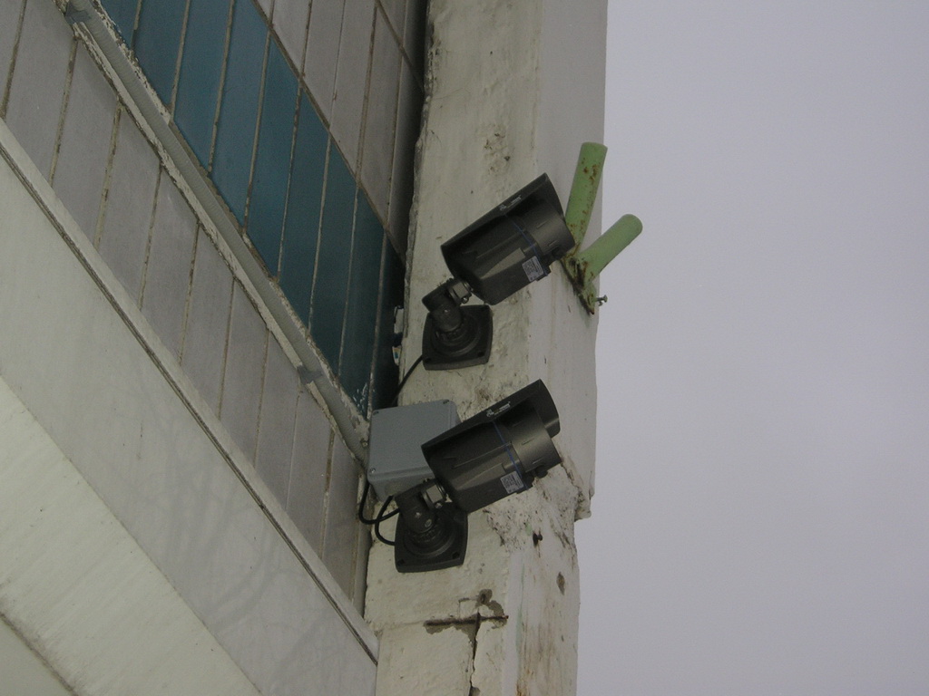 Монтаж двух уличных видеокамер KDM-6215T на ул. Исаковского, г. Москва.