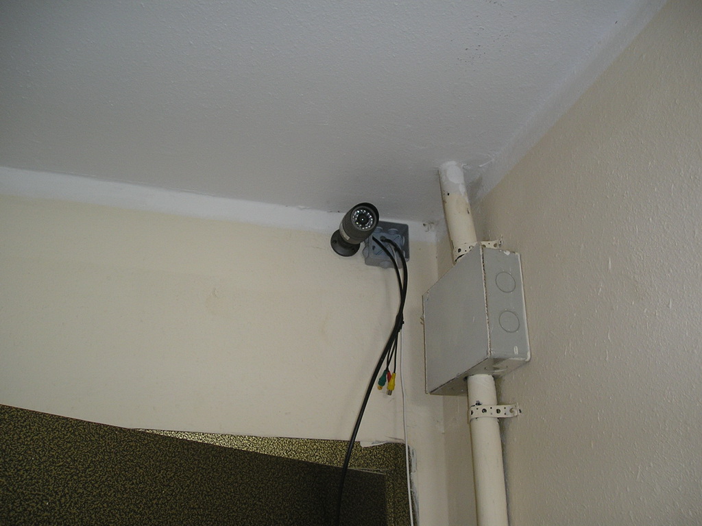 Установка системы видеонаблюдения в квартире жилого дома на улице Онежская